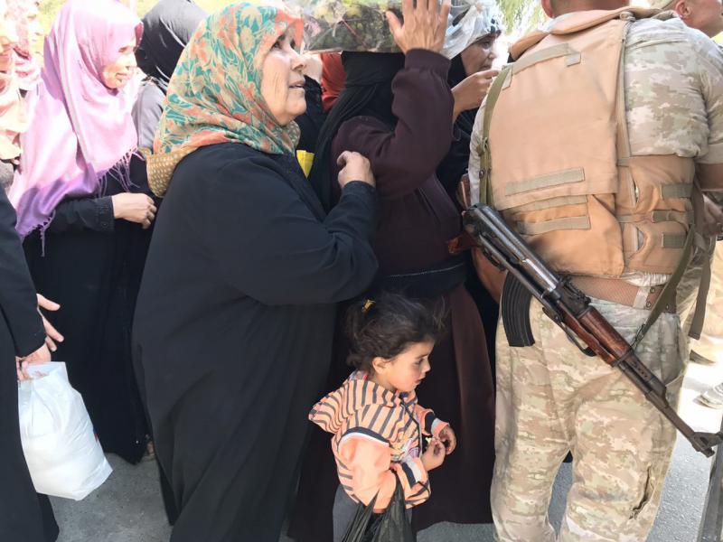 Русские военные доставили гуманитарную помощь в зону деэскалации провинции Дераа