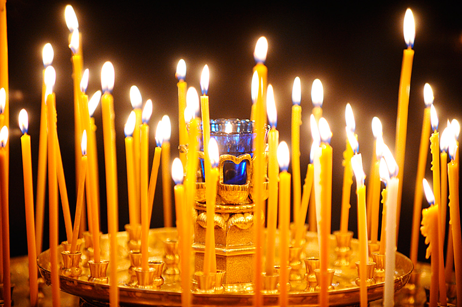 Церковные свечи праздничные с золотой полоской