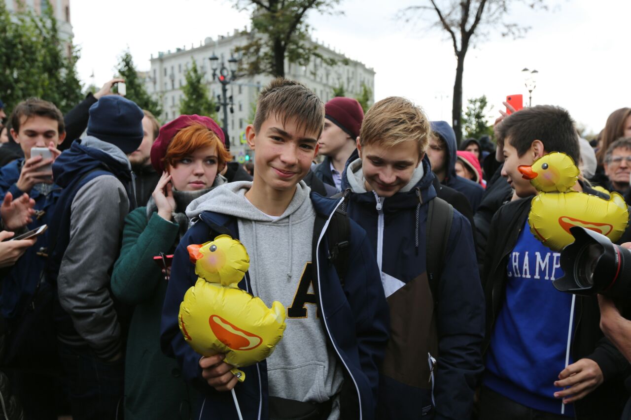 Дети на митинге навального. Школьники на митинге. Школьники на митинге Навального. Навальнята. Навальнята дети.