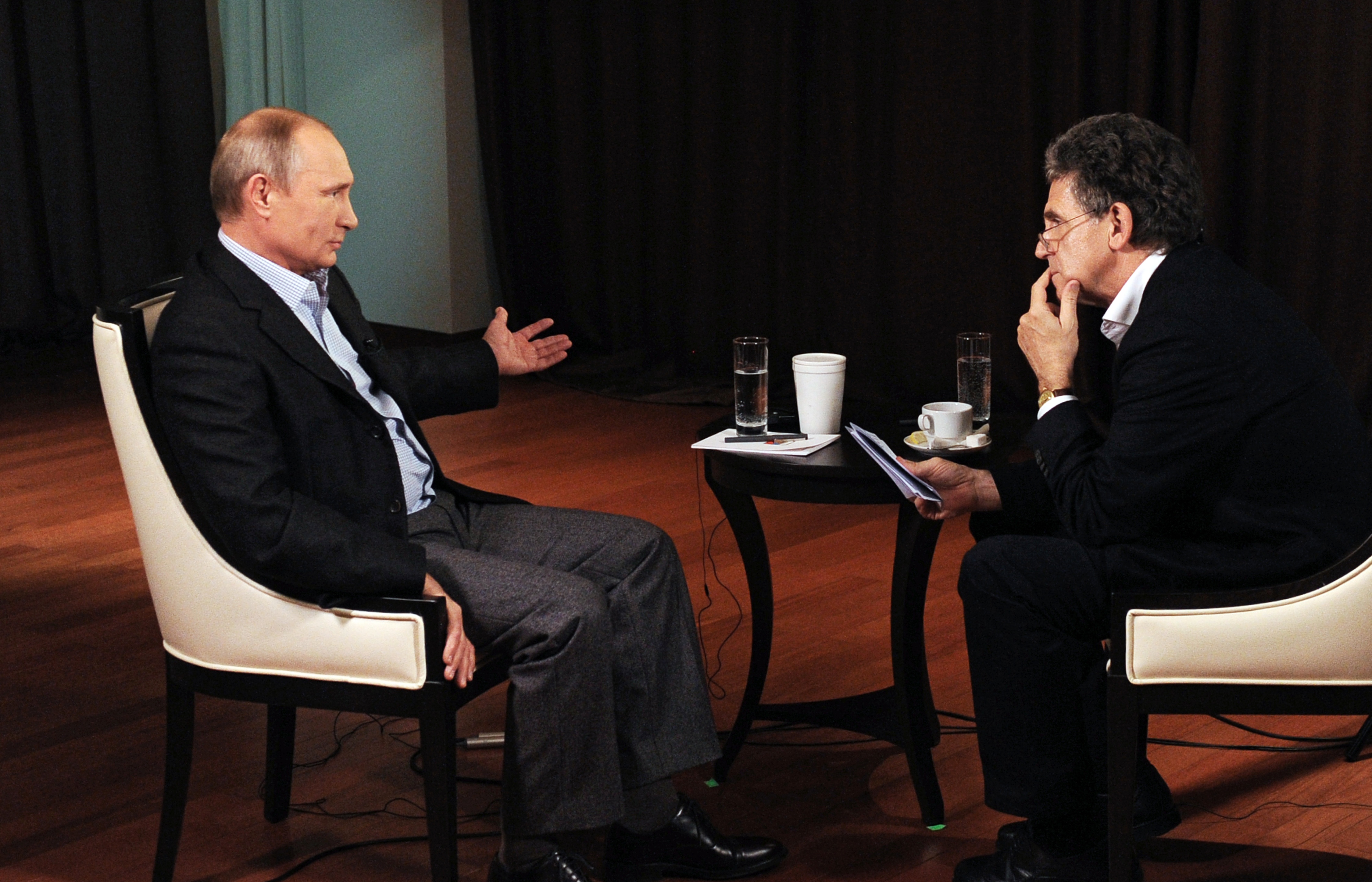 Риа новости политика. Хуберт Зайпель. Интервью Путина. Интервью с политиком. Интервью фото.