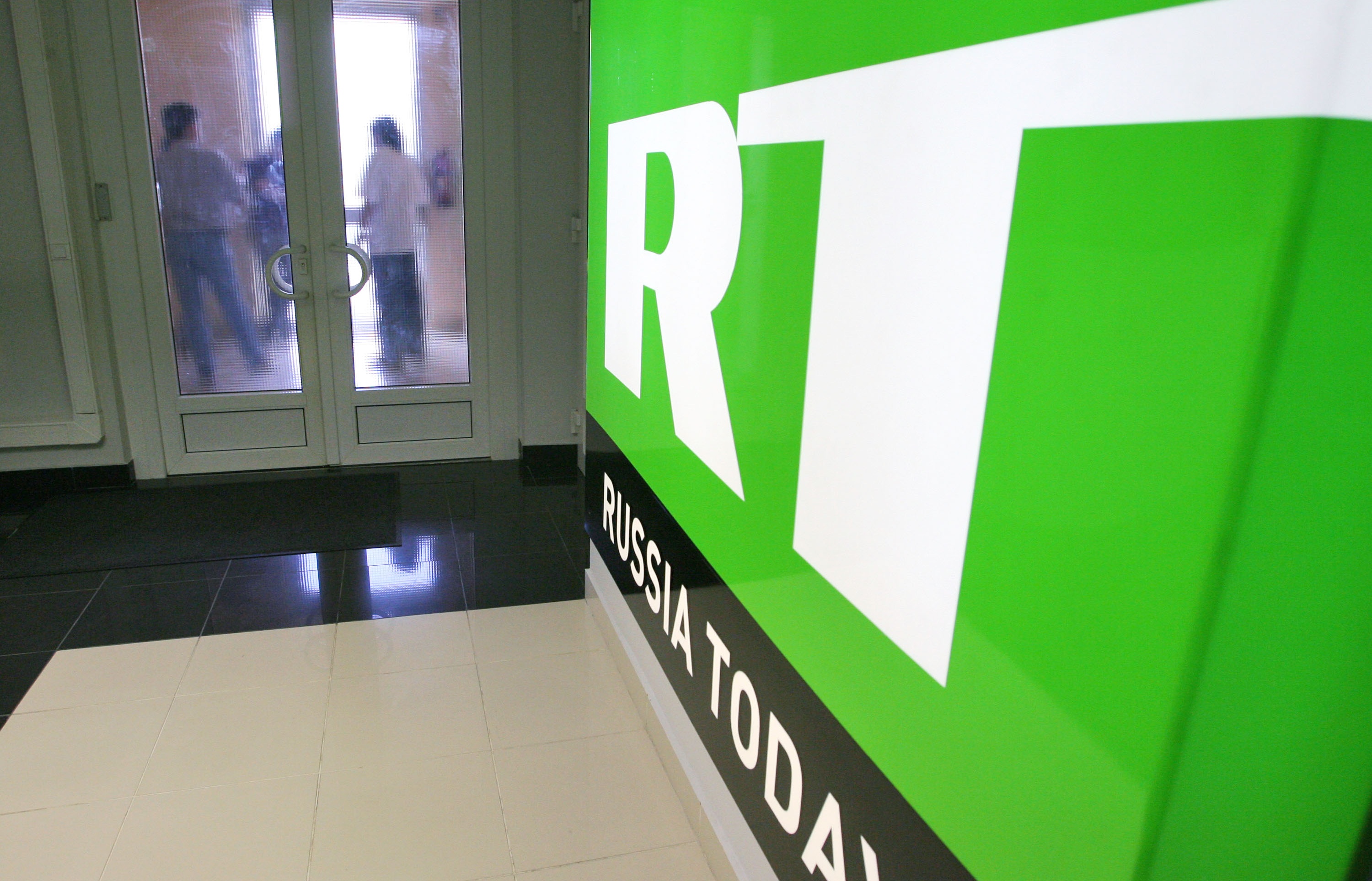 Rt me. Russia today Телеканал. Russia today офис. RT фото. Обои Russia today.