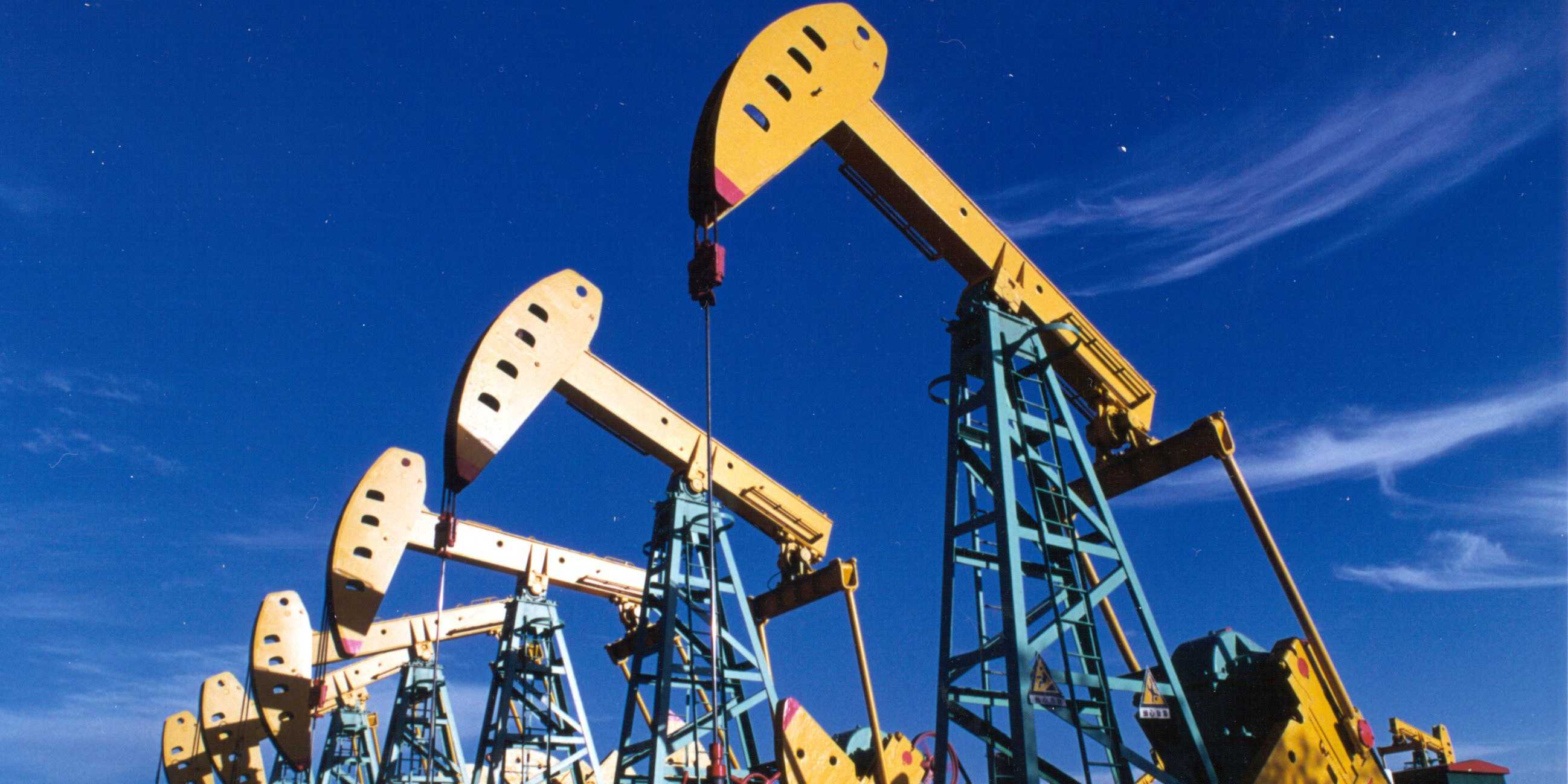 Топливная промышленность западной сибири. Добыча нефти. Нефтяная промышленность. Нефтегазовая отрасль. Западно-Сибирская нефтяная база.