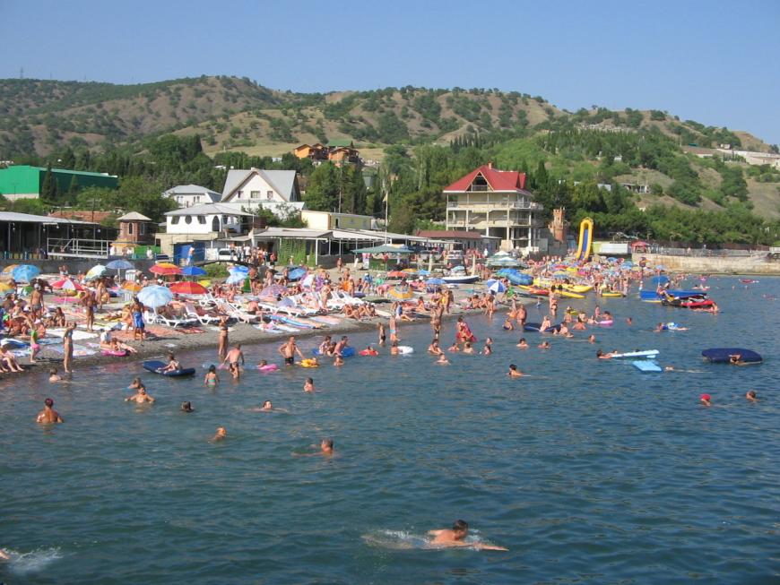 Крым с начала года принял почти миллион туристов